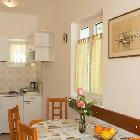 Daire Marina - One Bedroom With Balcony And Sea View