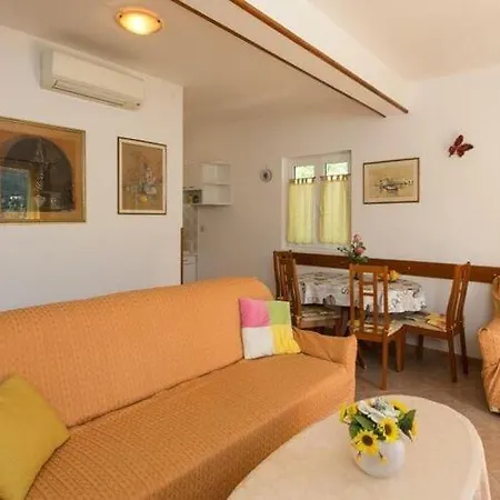 Marina - One Bedroom With Balcony And Sea View *