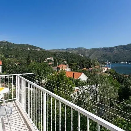Marina - One Bedroom With Balcony And Sea View *