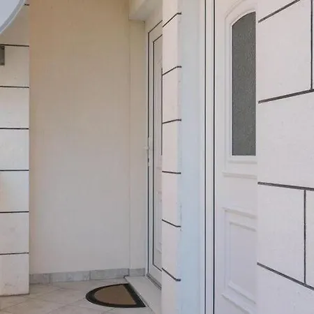 Daire Marina - One Bedroom With Balcony And Sea View